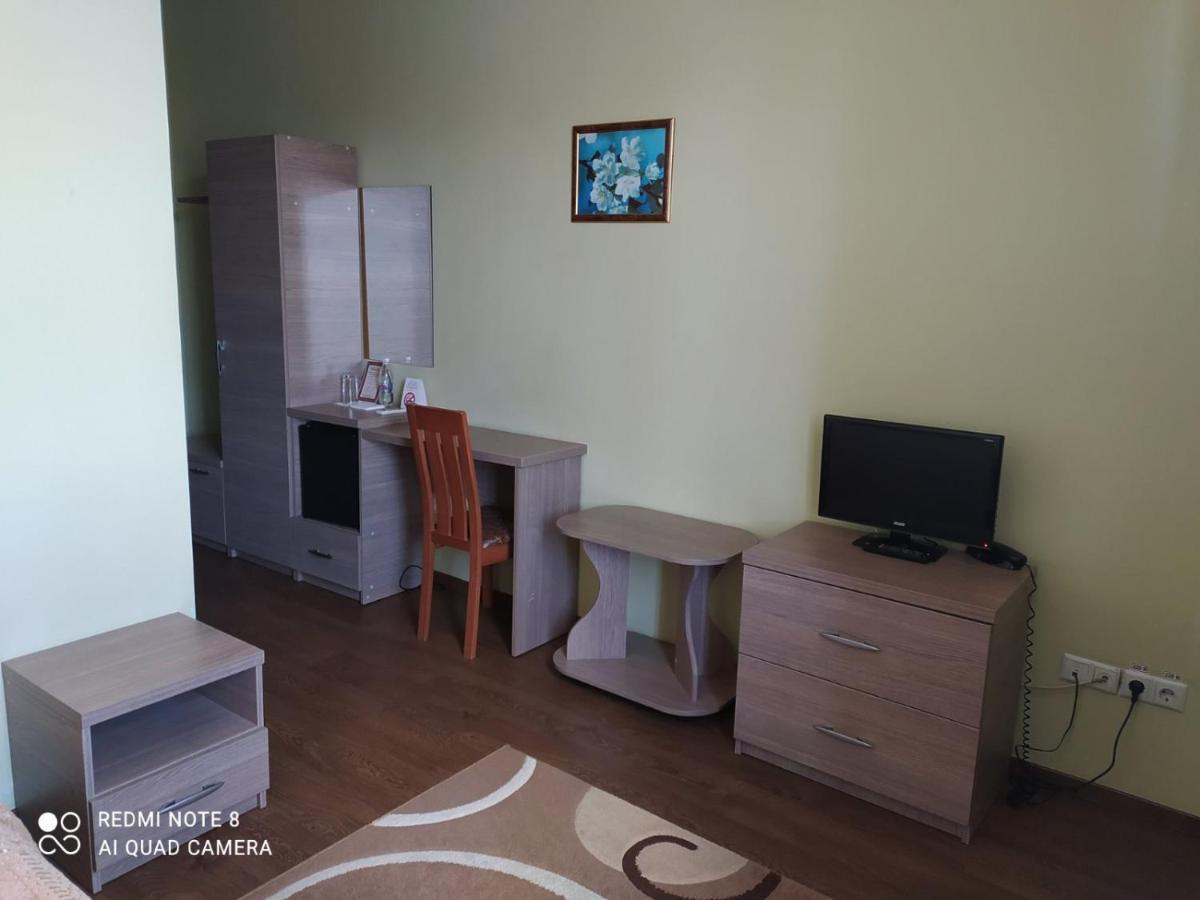 Готель Дежавю Berdychiv Buitenkant foto